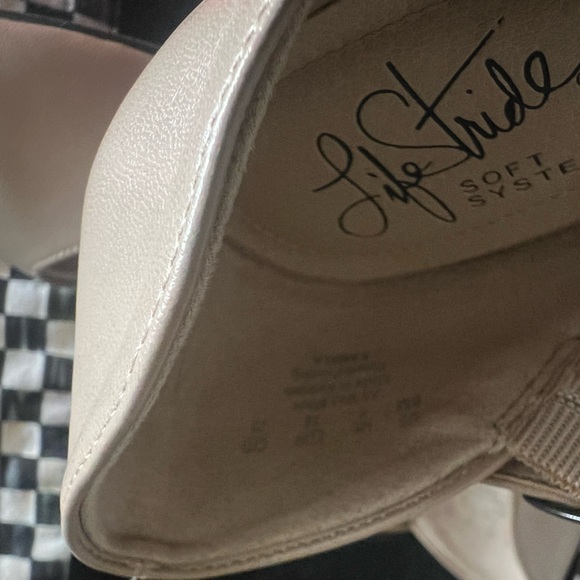 Life Stride Soft System. Size 8. In great condition! Worn once. Heels: 2.5” - Picture 11 of 11